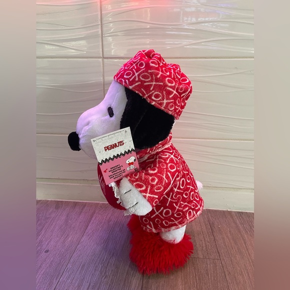 NWT, ❤️Snoopy Valentines 💌 Greeter… approximately 20” tall - Picture 6 of 9